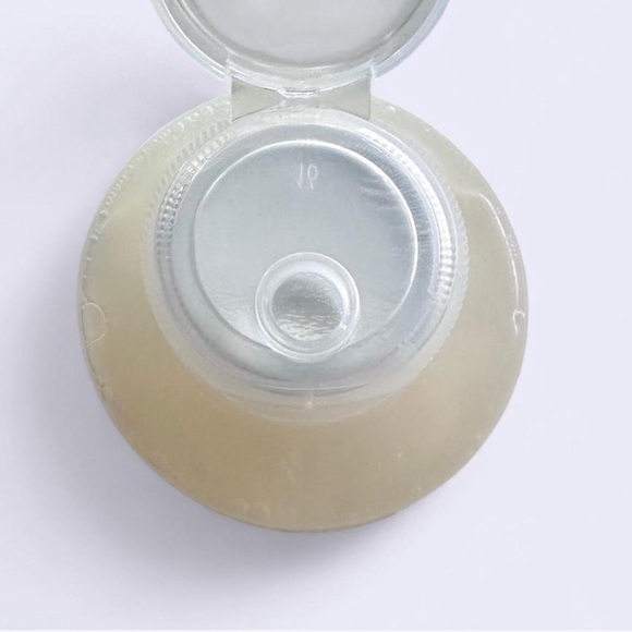 OLAPLEX No.4 Bond Maintenance Shampoo with White Label - Picture 4 of 6